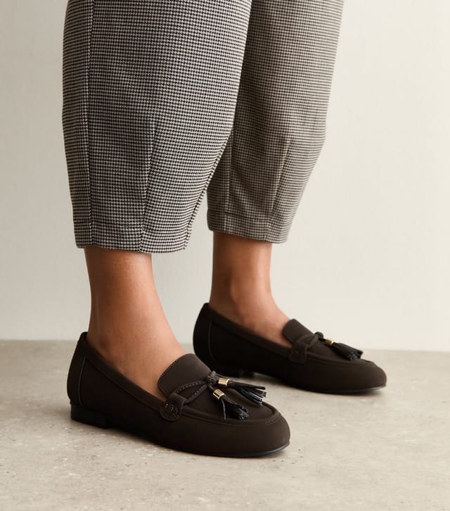 New Look Women's Wide Fit Brown Faux Suede Tasseled Loafers Vegan New Look - 2
