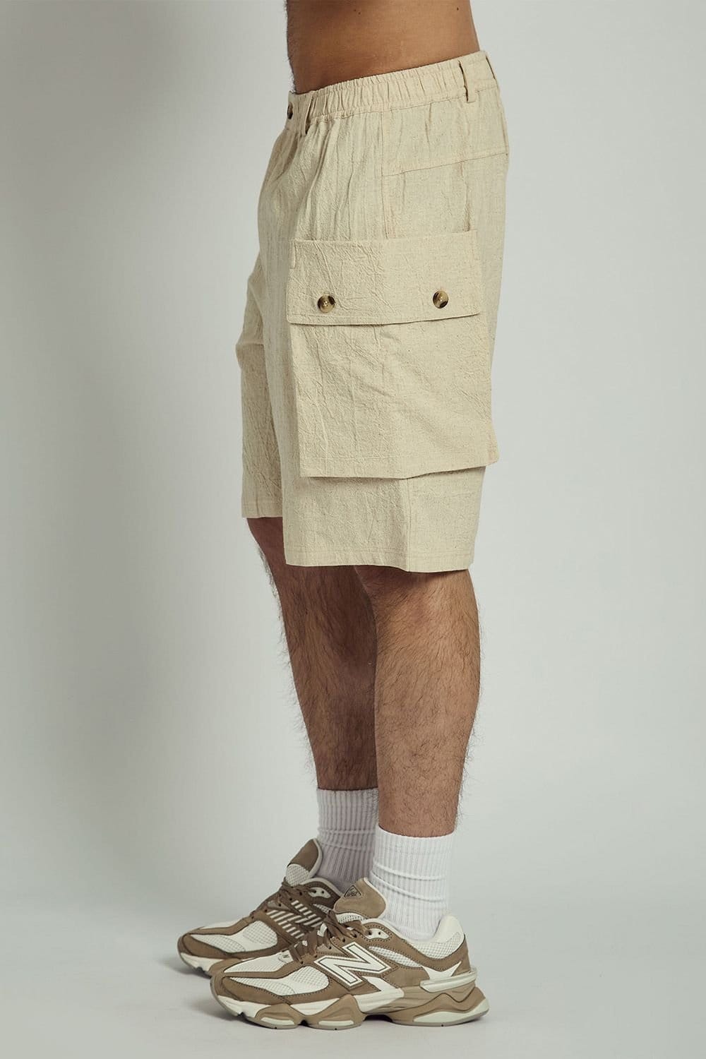 Native Youth Native Youth Men's Cotton Linen Blend Oversized Cargo Pocket Elasticated Shorts in Cream - 4