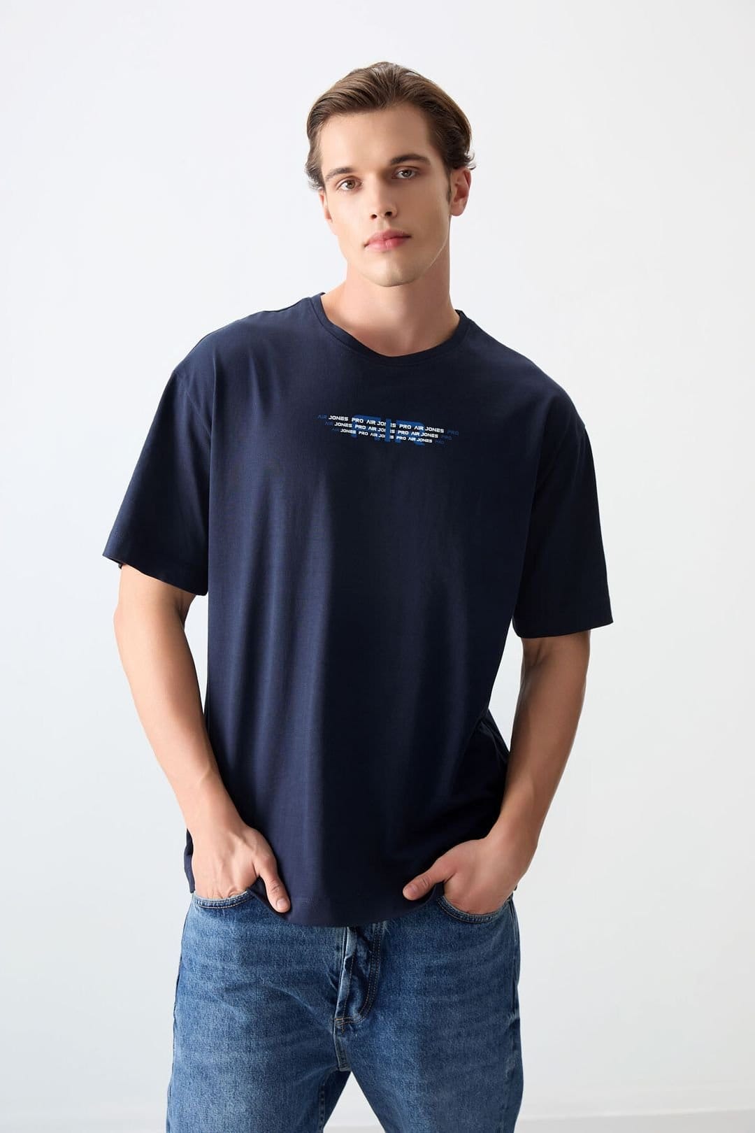 Tommy Life Tommy Life Men's Oversized Cotton Logo T-Shirt in Navy - 4