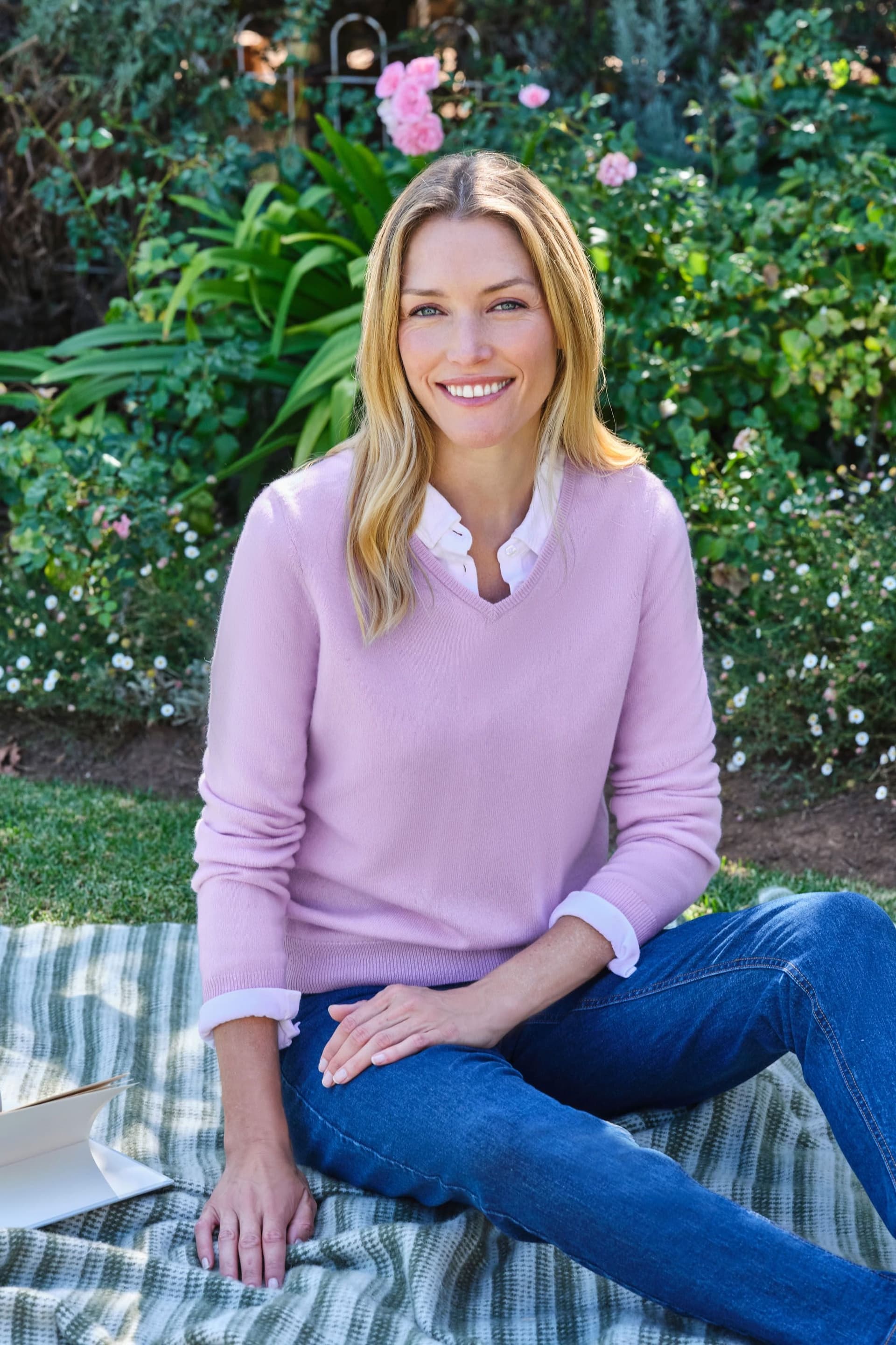 WoolOvers WoolOvers Women's Cashmere & Merino V Neck Jumper in Lilac