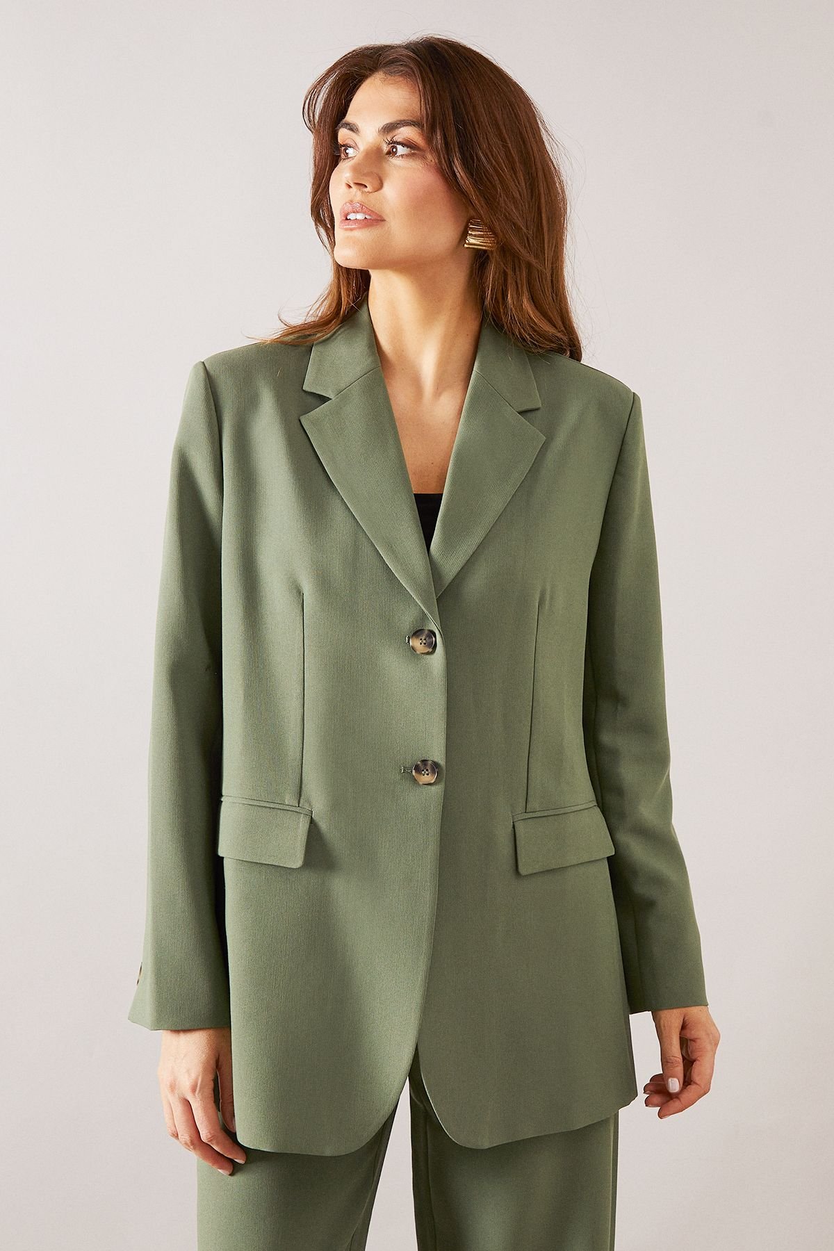 Wallis Wallis Women's Single Breasted Two Button Blazer in Olive - 2