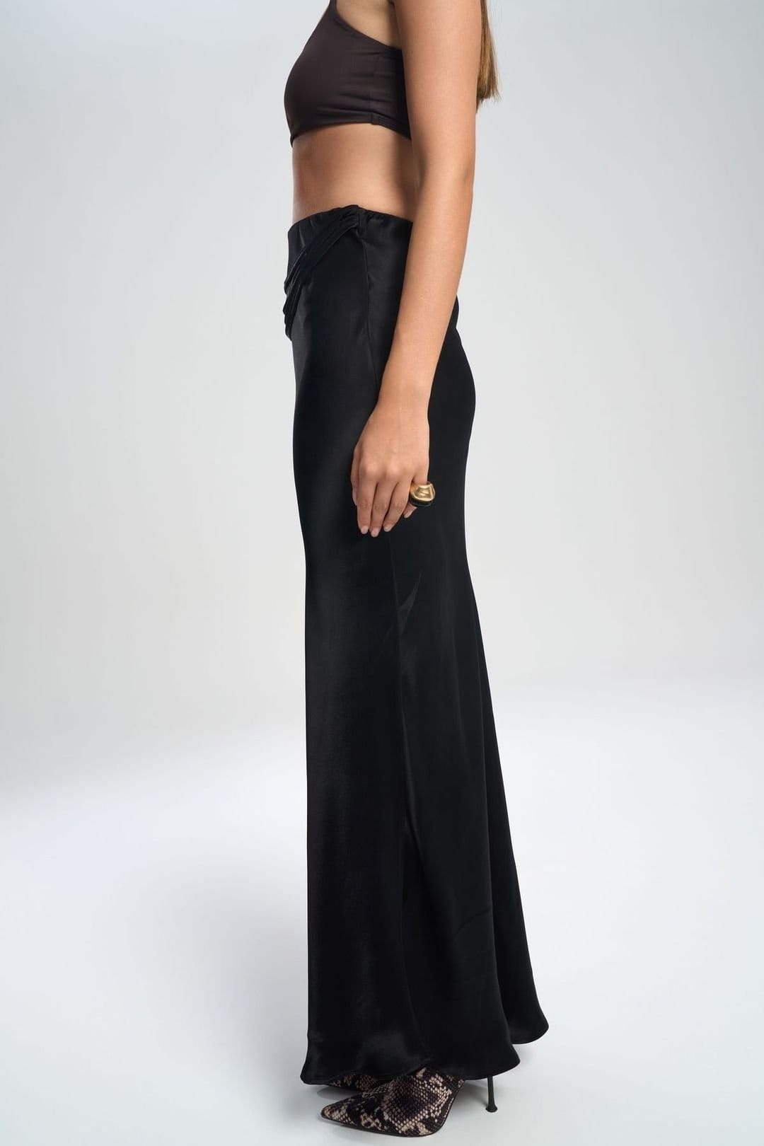 MAI STUDIOS CO. MAI STUDIOS CO. Women's Muirnas Belt Datailed Maxi Satin Skirt in Black - 4