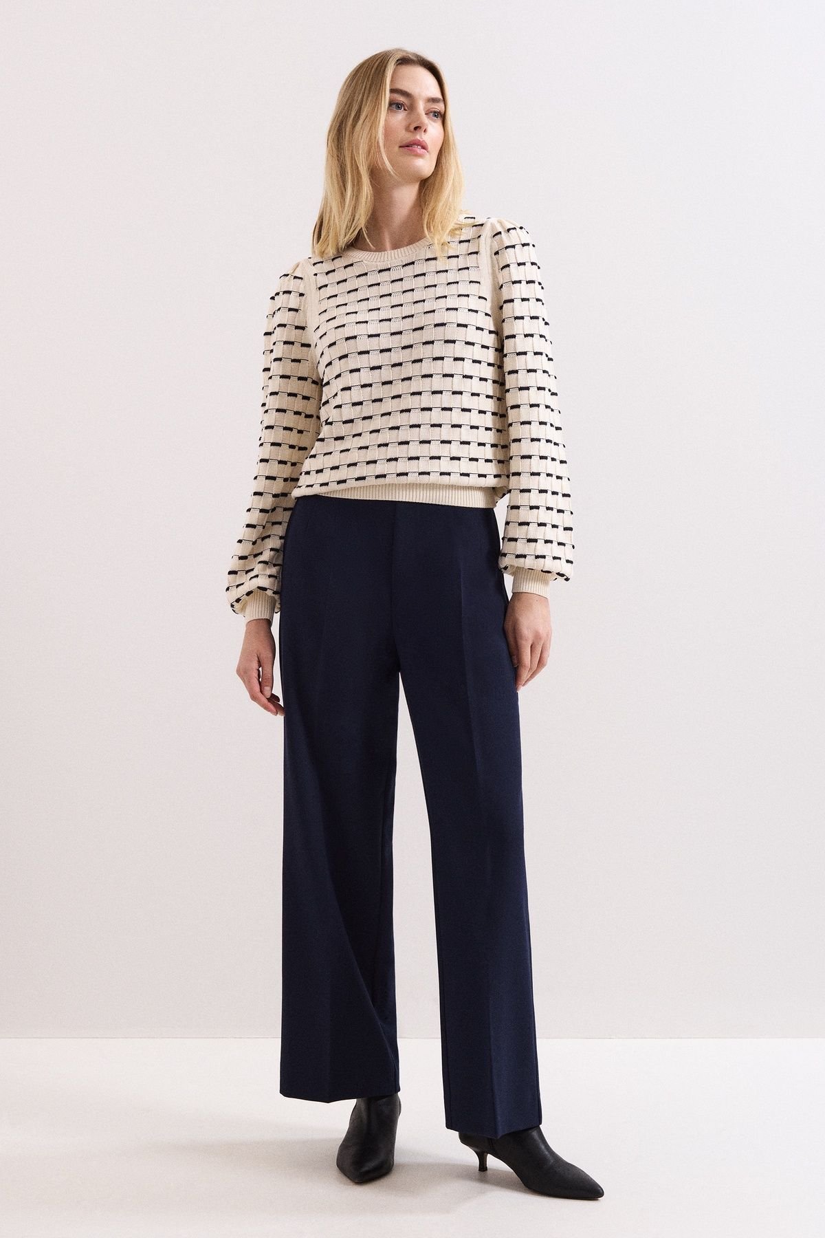 Phase Eight Phase Eight Women's Connie Balloon Sleeve Knit Jumper in Light Beige - 3