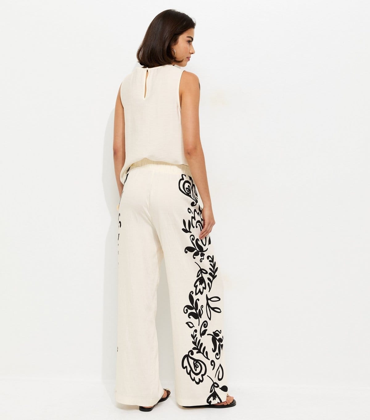 New Look Women's Cream and Black Floral Side Wide Leg Trousers New Look - 4