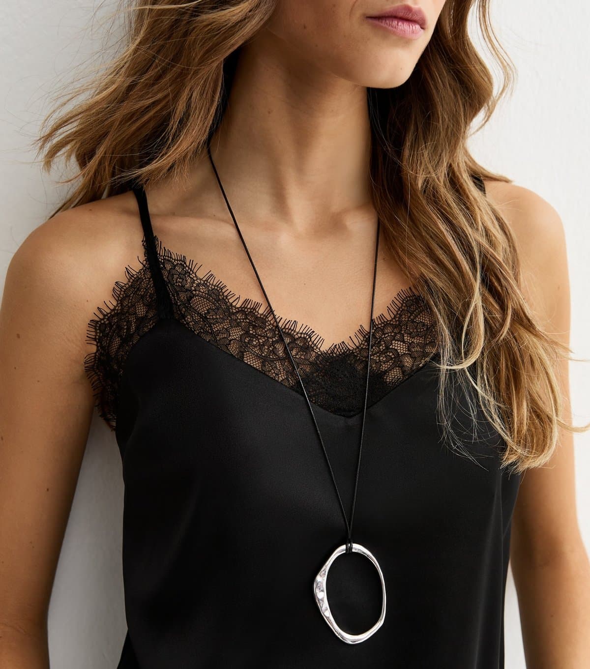 New Look New Look Silver Tone Oval Pendant Rope Necklace