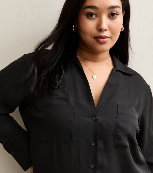 New Look Women's Plus Size Black Front Pocket V-Neck Shirt Curves New Look - 3