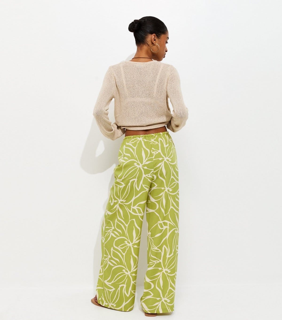 New Look Women's Green Crepe Sketch Floral Print Wide Leg Trousers New Look - 4