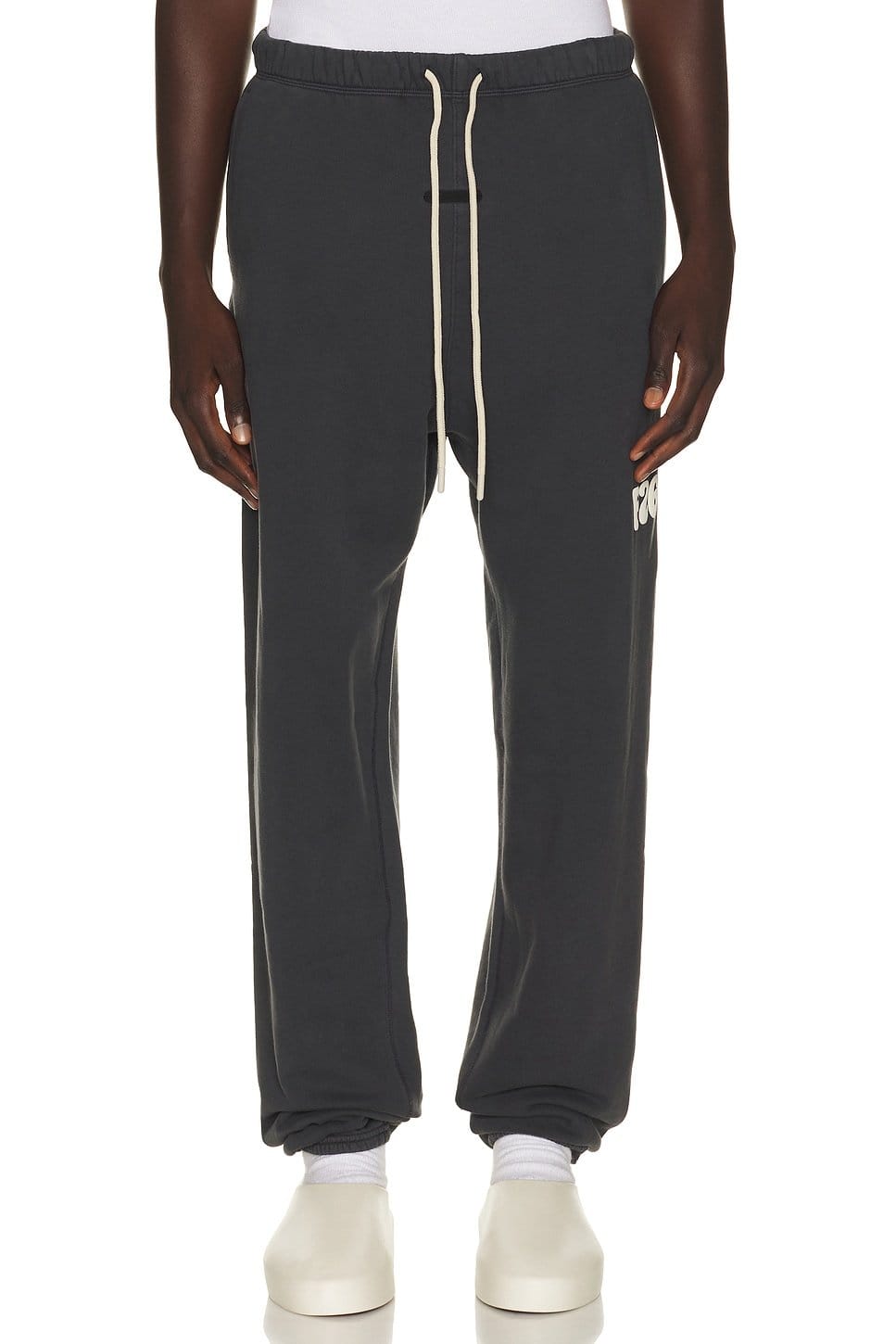 Revolve Classic Fleece Sweatpant In Washed Iron Grey