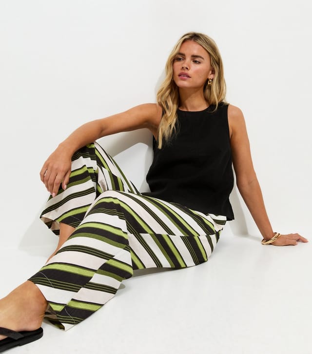 New Look Women's Petite Green Diagonal Stripe Wide Leg Trousers New Look - 3