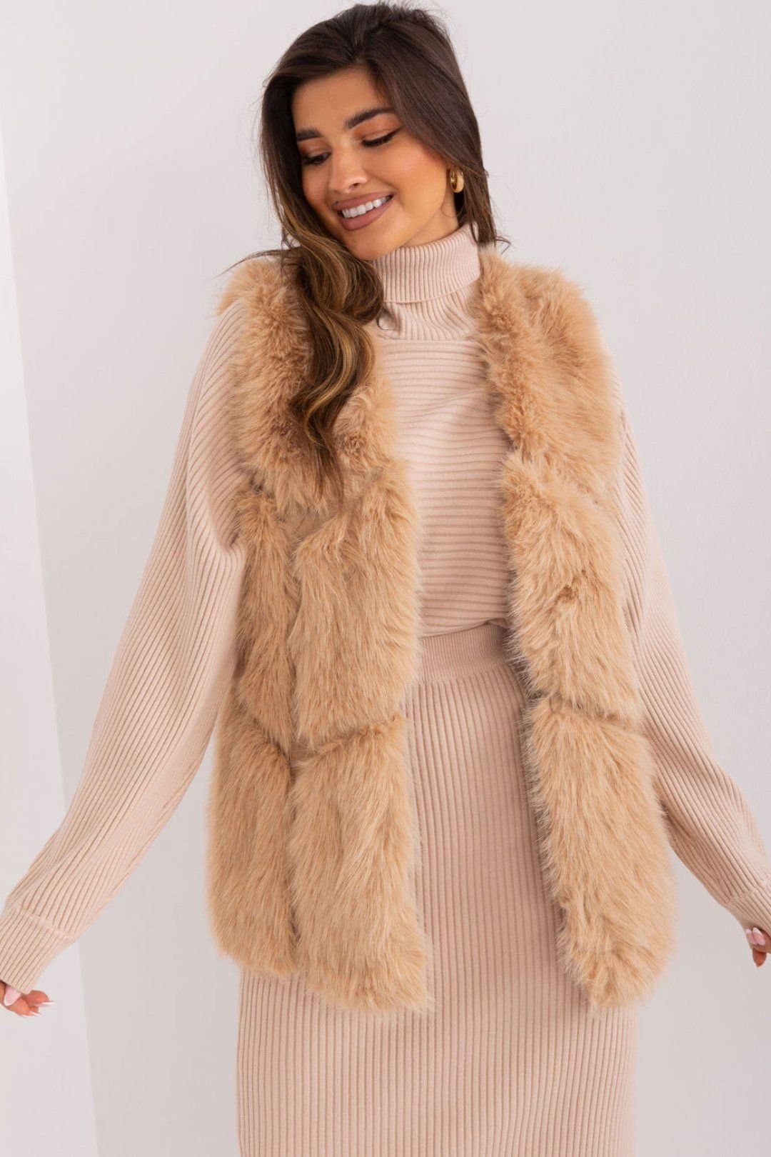 Love Lace Love Lace Women's Soft Lined Faux Fur Vest with Slip Pockets in Brown