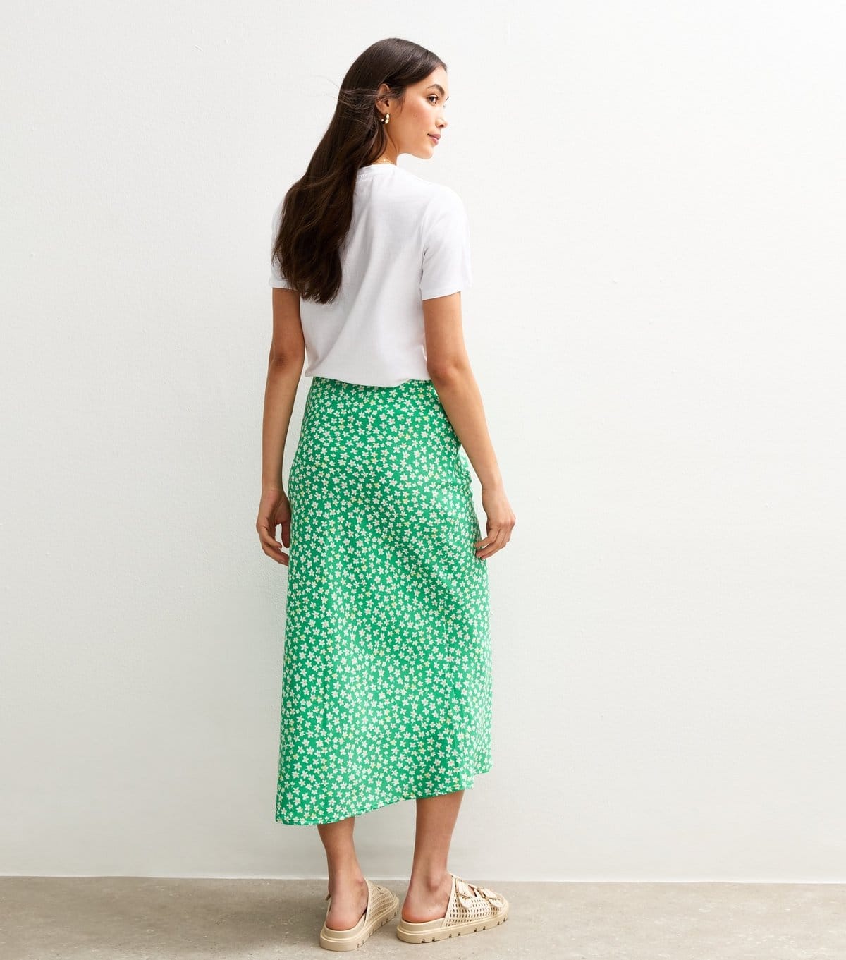 New Look Women's Green Floral Print Bias Cut Midi Skirt New Look - 4