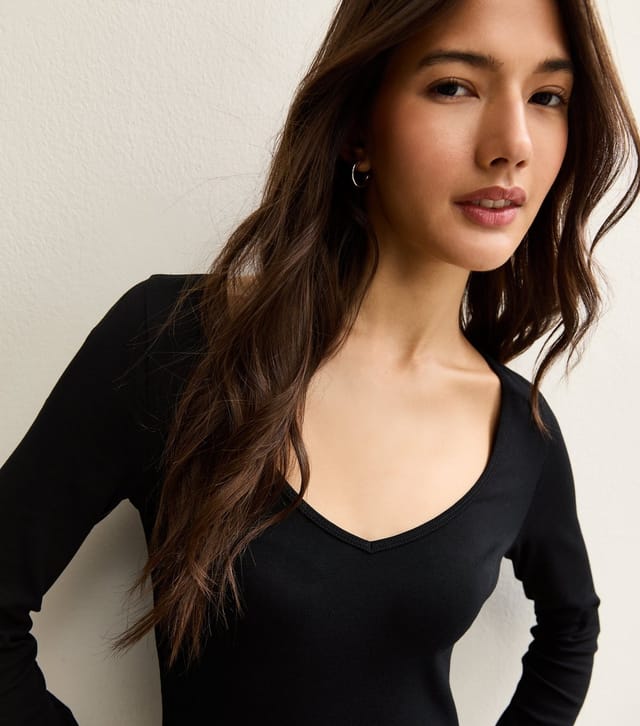 New Look Women's Black Long Sleeve V-Neck T-Shirt New Look - 2
