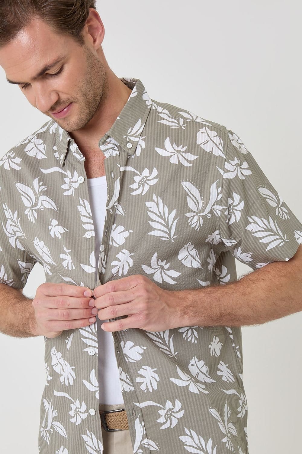 Threadbare threadbare Men's Plant Print Cotton Short Sleeve Shirt in Khaki - 4