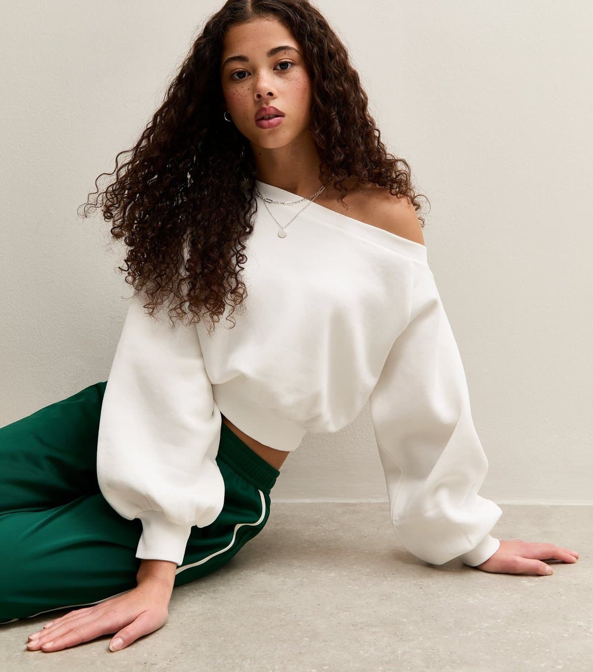 New Look Girls' Cream Oversized Off Shoulder Sweatshirt New Look