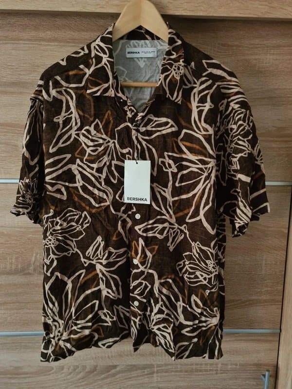 Bershka Bershka relaxing fit printed shirt in multi M size