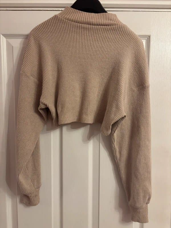 ASOS ASOS cropped jumper 10-12 casual  work party warm same day post