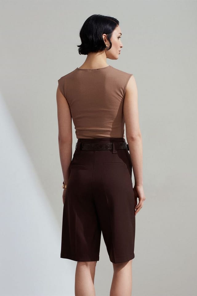 Dilvin Dilvin Women's High-Waist Belted Wide-Leg Tailored Shorts in Chocolate - 2
