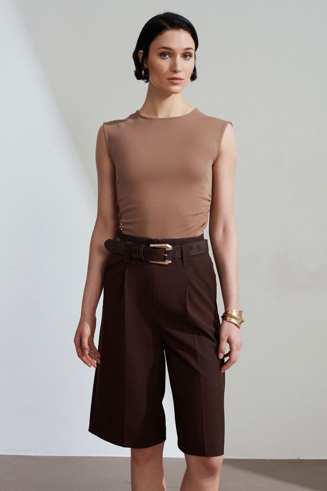 Dilvin Dilvin Women's High-Waist Belted Wide-Leg Tailored Shorts in Chocolate - 4
