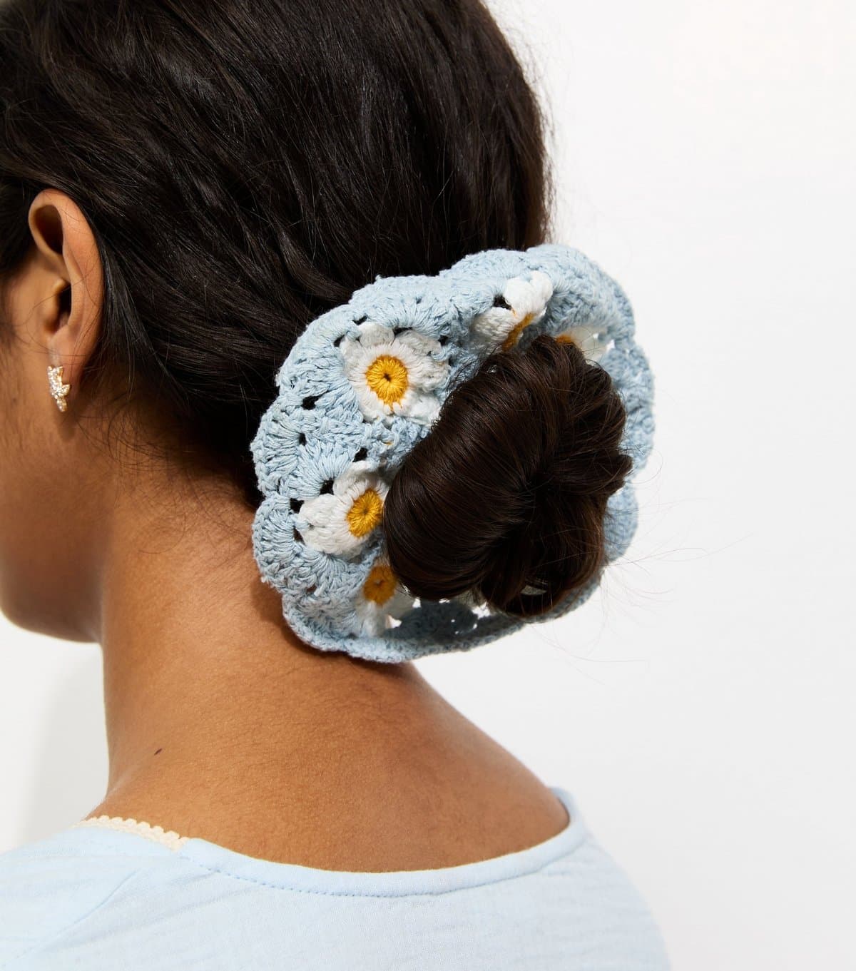 New Look Blue Daisy Crochet Scrunchie New Look