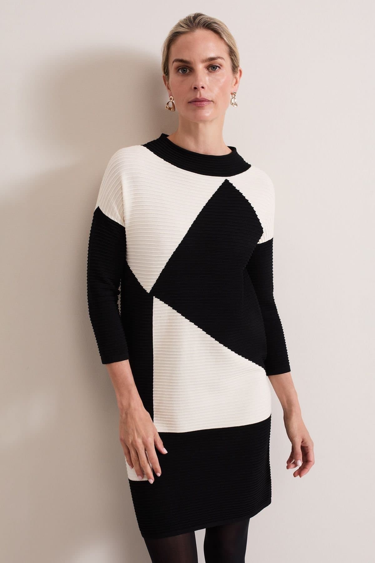 Phase Eight Phase Eight Women's Hetty Long Sleeve Colour Block Tunic in Black