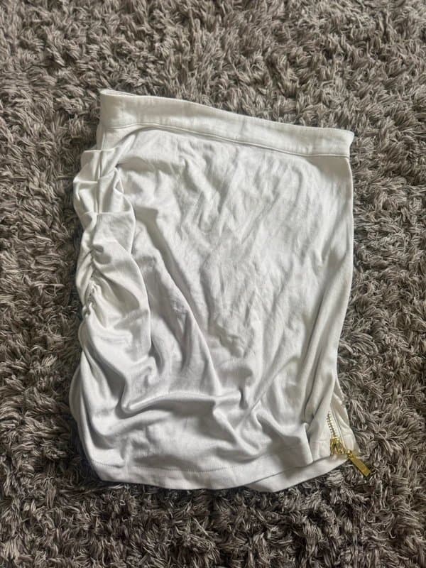 Mistress Rocks Mistress Rocks Destroy cream mini suede skirt with zip on the side