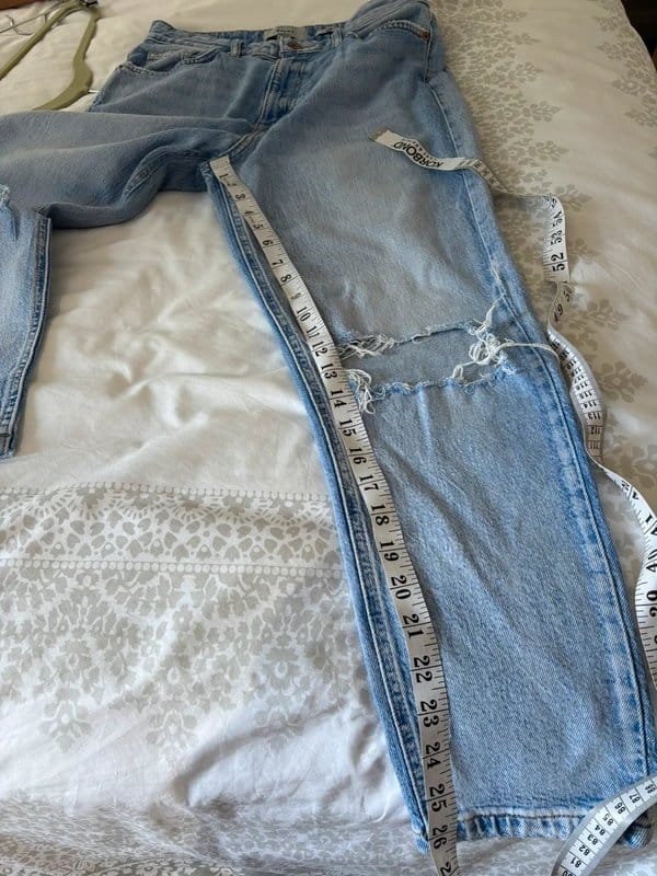 New Look Mom Fit Light Wash Ripped Denim Jeans