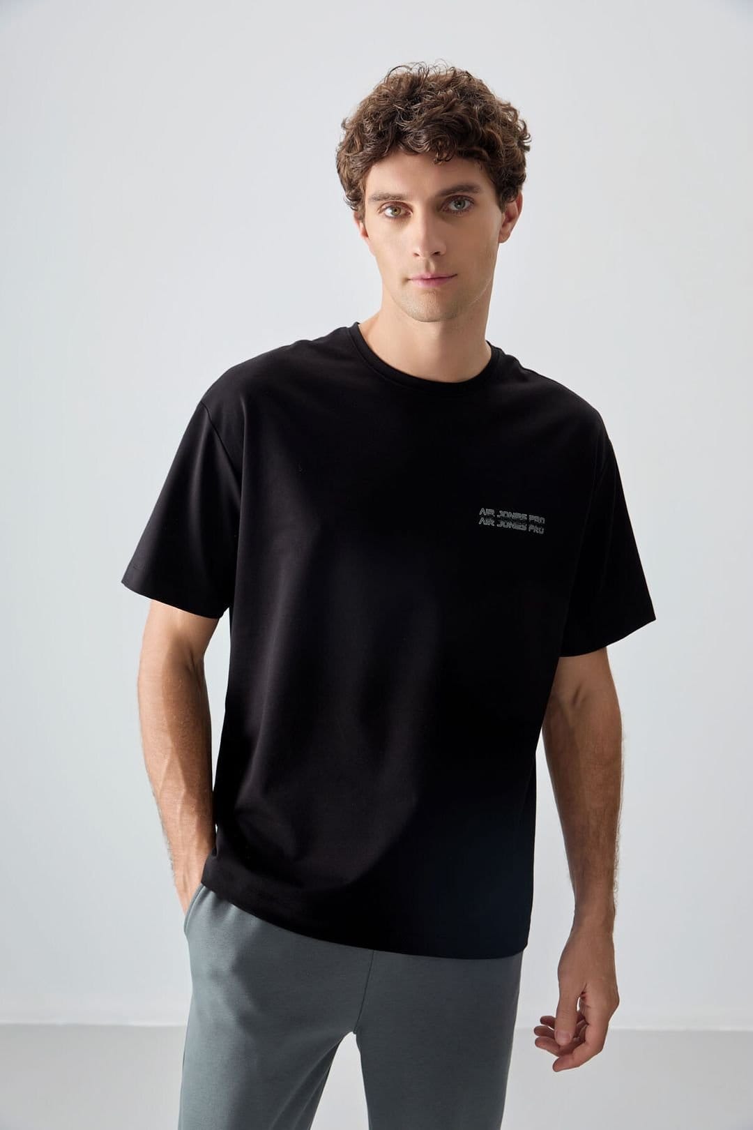Tommy Life Tommy Life Men's Oversized Printed Cotton Jersey T-Shirt in Black - 4