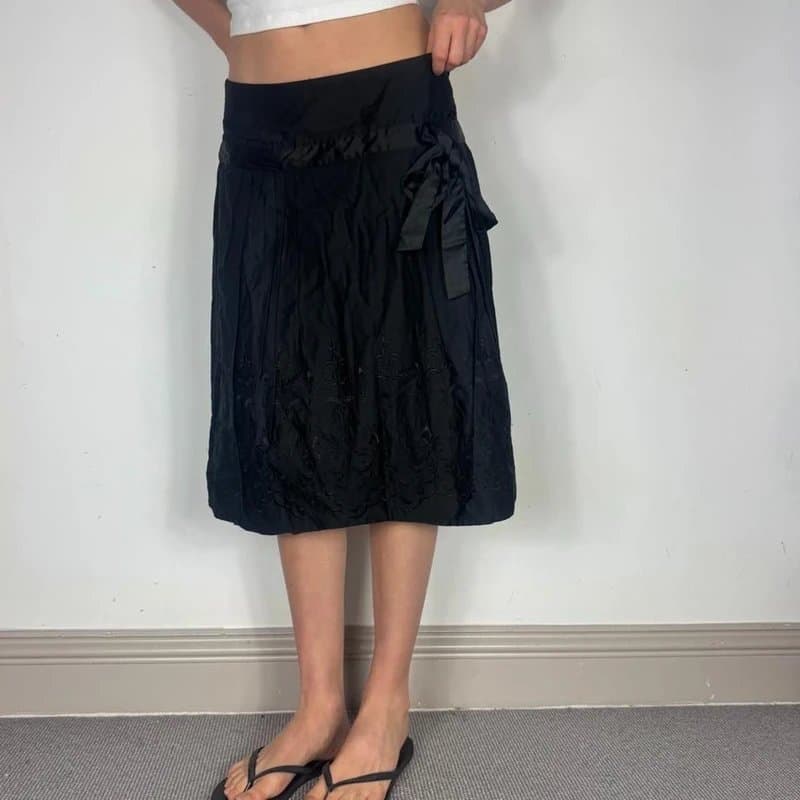 New Look Black midi skirt with bow detail #goth #grunge #alt