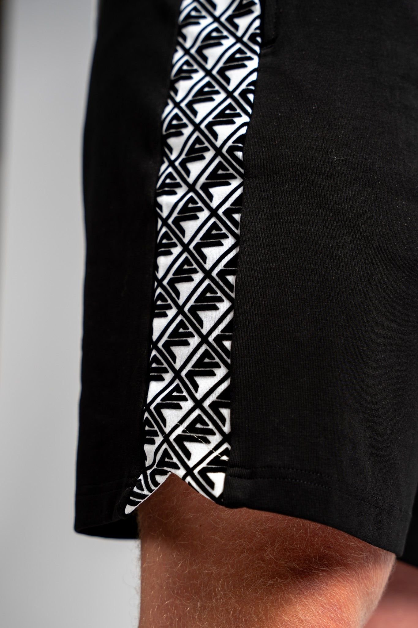 Animus Animus Men's Defy Shorts in Black - 3