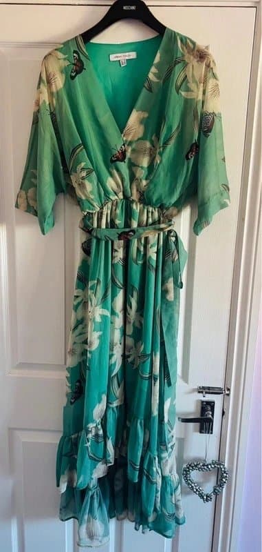 Urban Touch Urban touch plunge dipped hem wedding party holiday belted 14-16 same day post