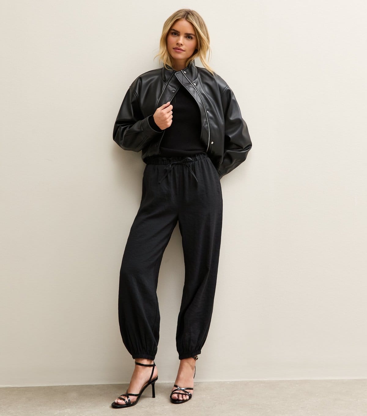 Women's Petite Black Drawstring Cuffed Joggers New Look
