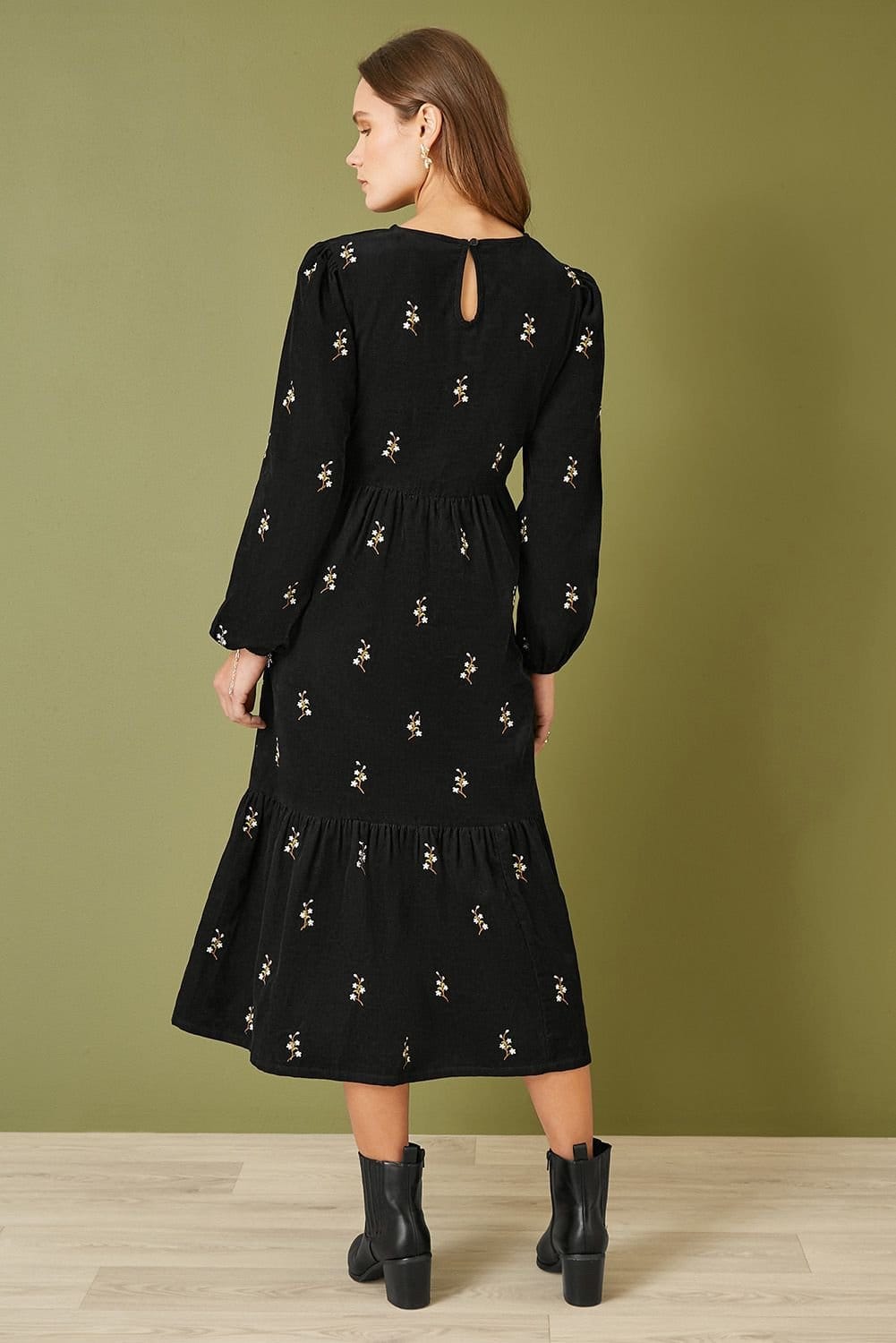 Yumi Yumi Women's Black Long Sleeve Midi Dress With Floral Embroidery - 4