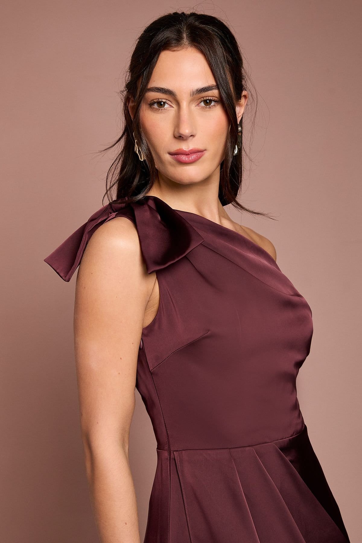 Coast Coast Women's Fallen Shoulder Bow Detail Bridesmaid Maxi Dress in Espresso - 4