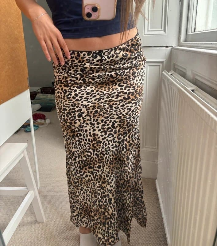 Bershka Leopard prink maxi skirt high slit back