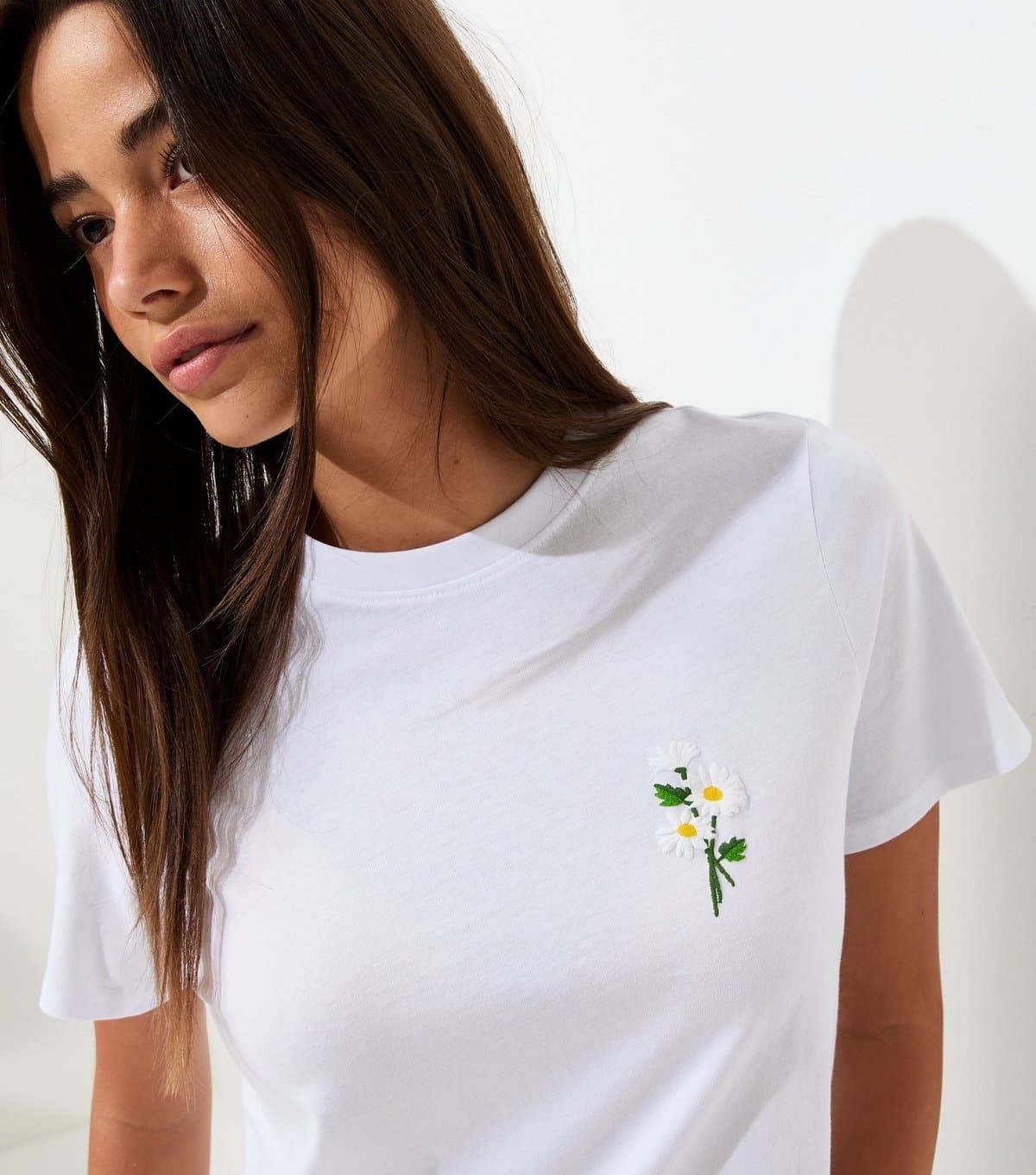 New Look Women's White Cotton Floral Embroidered T-Shirt New Look