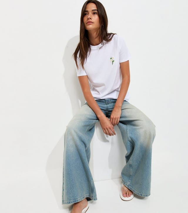 New Look Women's White Cotton Floral Embroidered T-Shirt New Look - 2