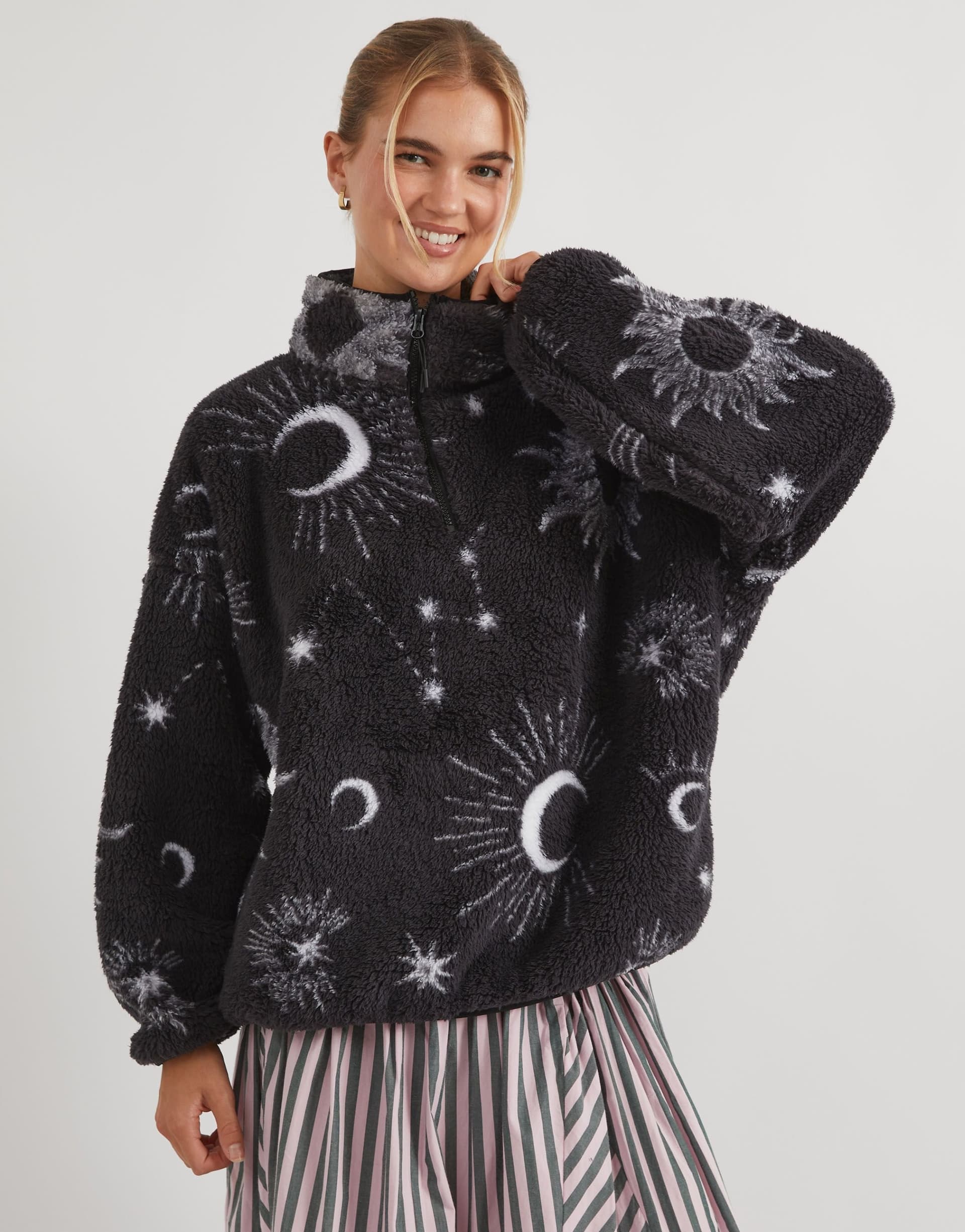 Skinnydip SKINNYDIP Women's Celestial Longline Fleece in Black