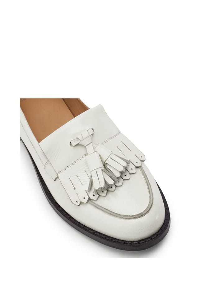 Moda In Pelle Moda In Pelle Women's 'Florana' Patent Leather Loafers in Off-White - 2