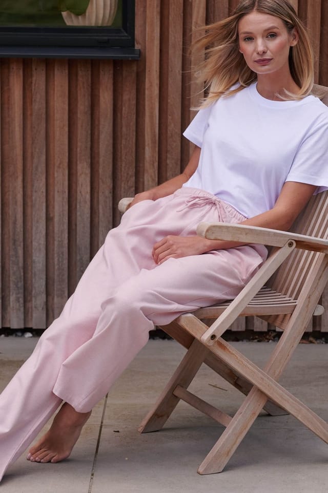 British Boxers British Boxers Women's Powder Pink 'Herringbone' Brushed Cotton Pyjama Trousers in Light Pink - 2