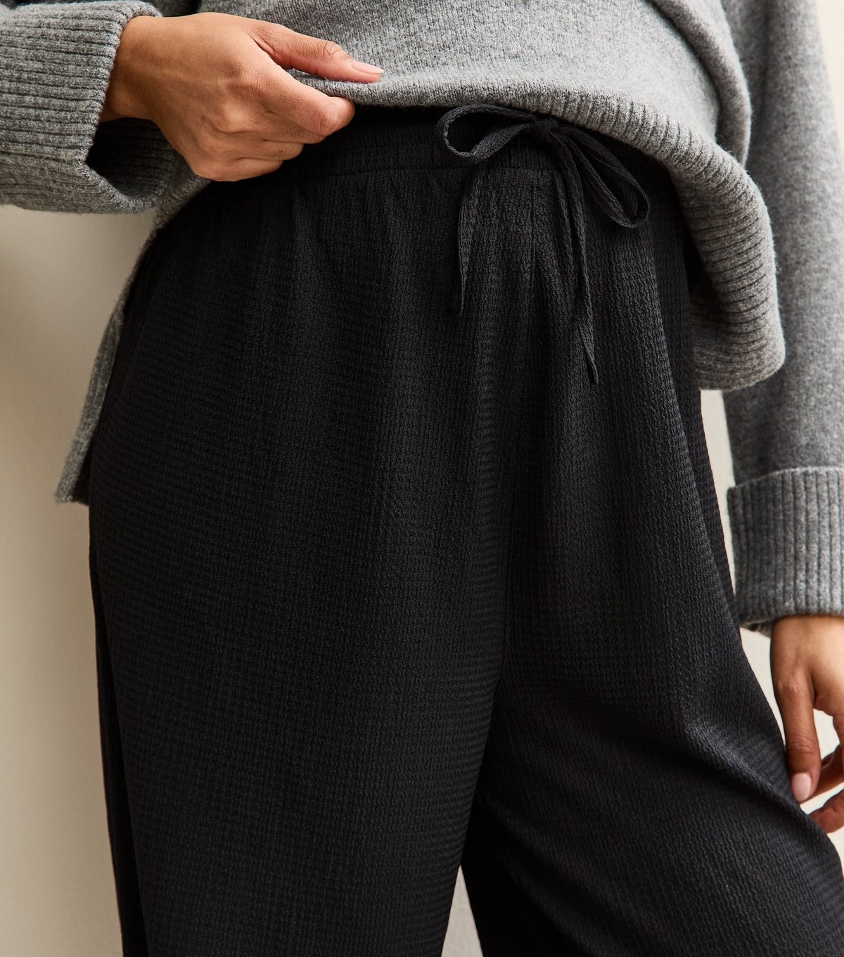 New Look Women's Maternity Black Crinkled Wide Leg Trousers New Look - 2