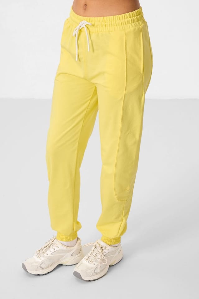 Tommy Life Tommy Life Women's Oversized Fleece Sweatshirt & Pants Set in Lemon - 2