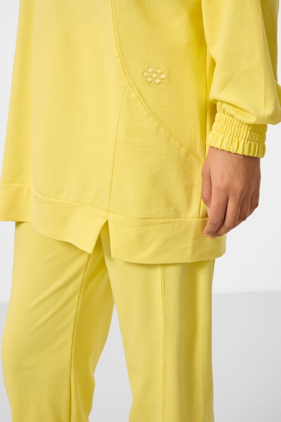 Tommy Life Tommy Life Women's Oversized Fleece Sweatshirt & Pants Set in Lemon - 4