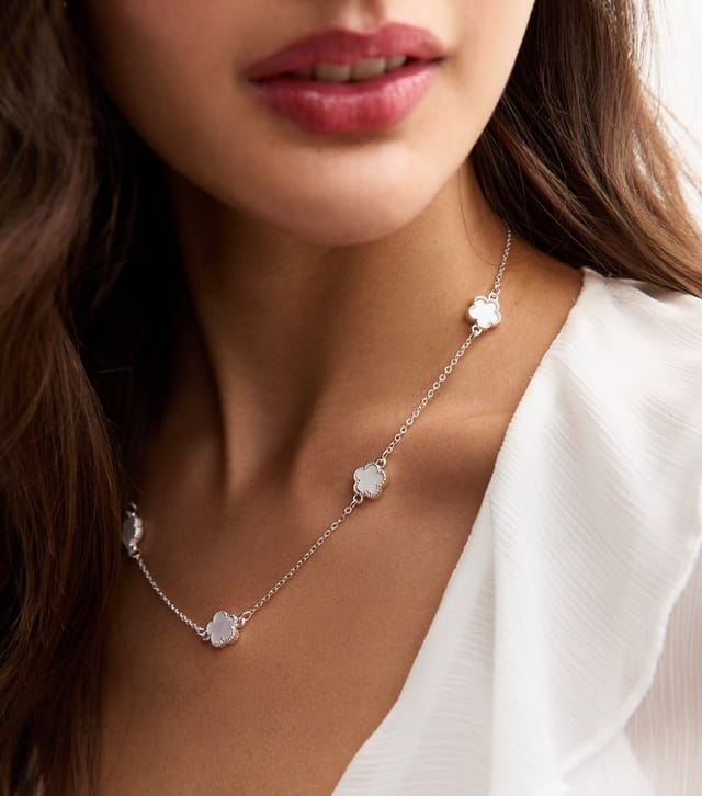 New Look Silver Tone Flower Necklace New Look - 2