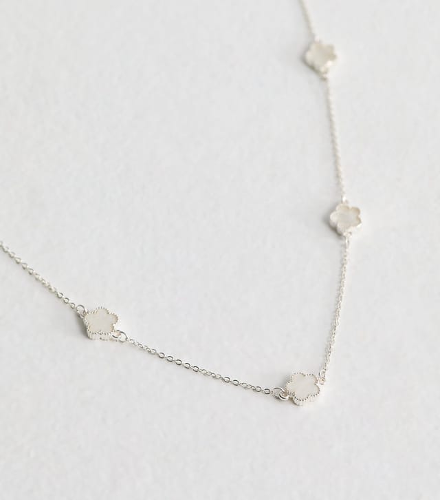 New Look Silver Tone Flower Necklace New Look - 3