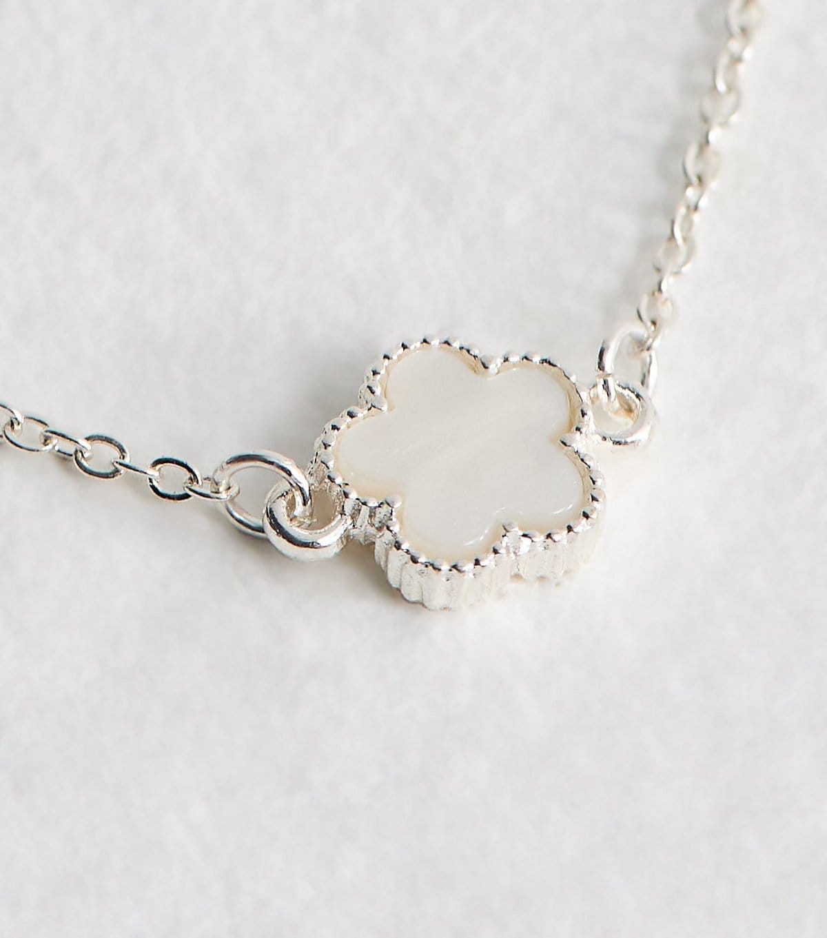 New Look Silver Tone Flower Necklace New Look - 4