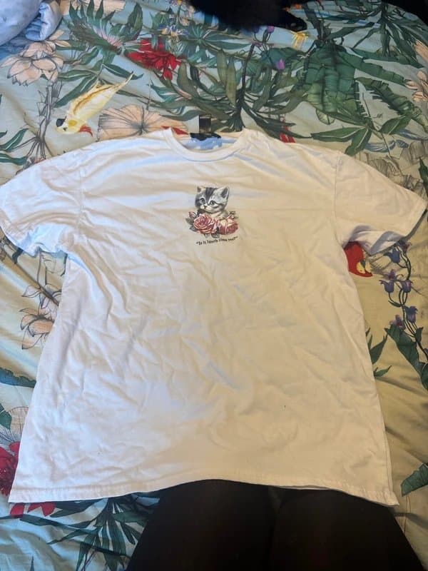 H&M White cat T-shirt size small 6/8