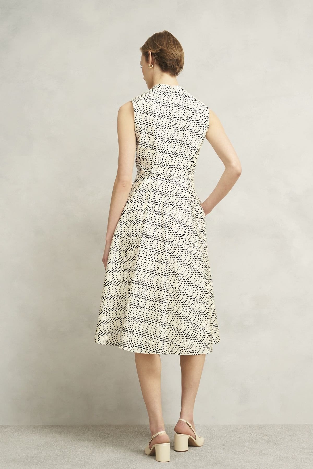 Hobbs London Hobbs London Women's Ruthie V-Neck Fit-Flare Dress in Cream - 4