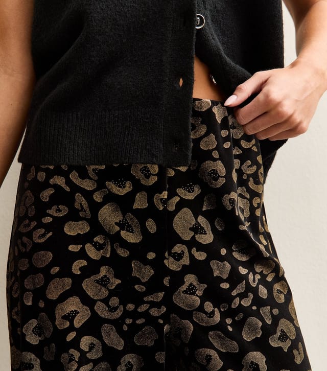 New Look Women's Petite Black Animal Print Stretch Velvet Trousers New Look - 2