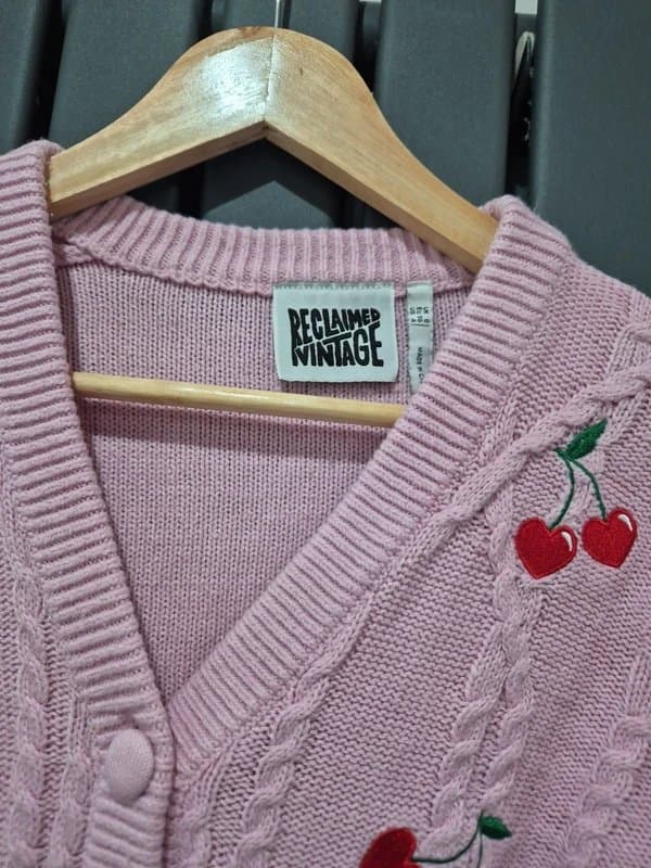 ASOS Reclaimed Vintage cardigan size 8 pink cable-knit sweater cherry embroidery cropped fit ASOS