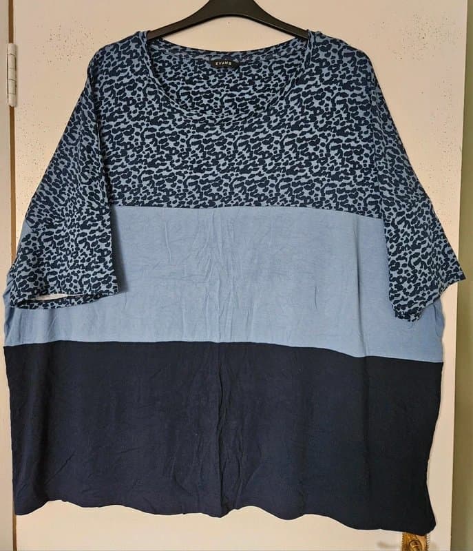Evans Selling New Ladies Navy & blue leopard print t-shirt size 30/32 from evans